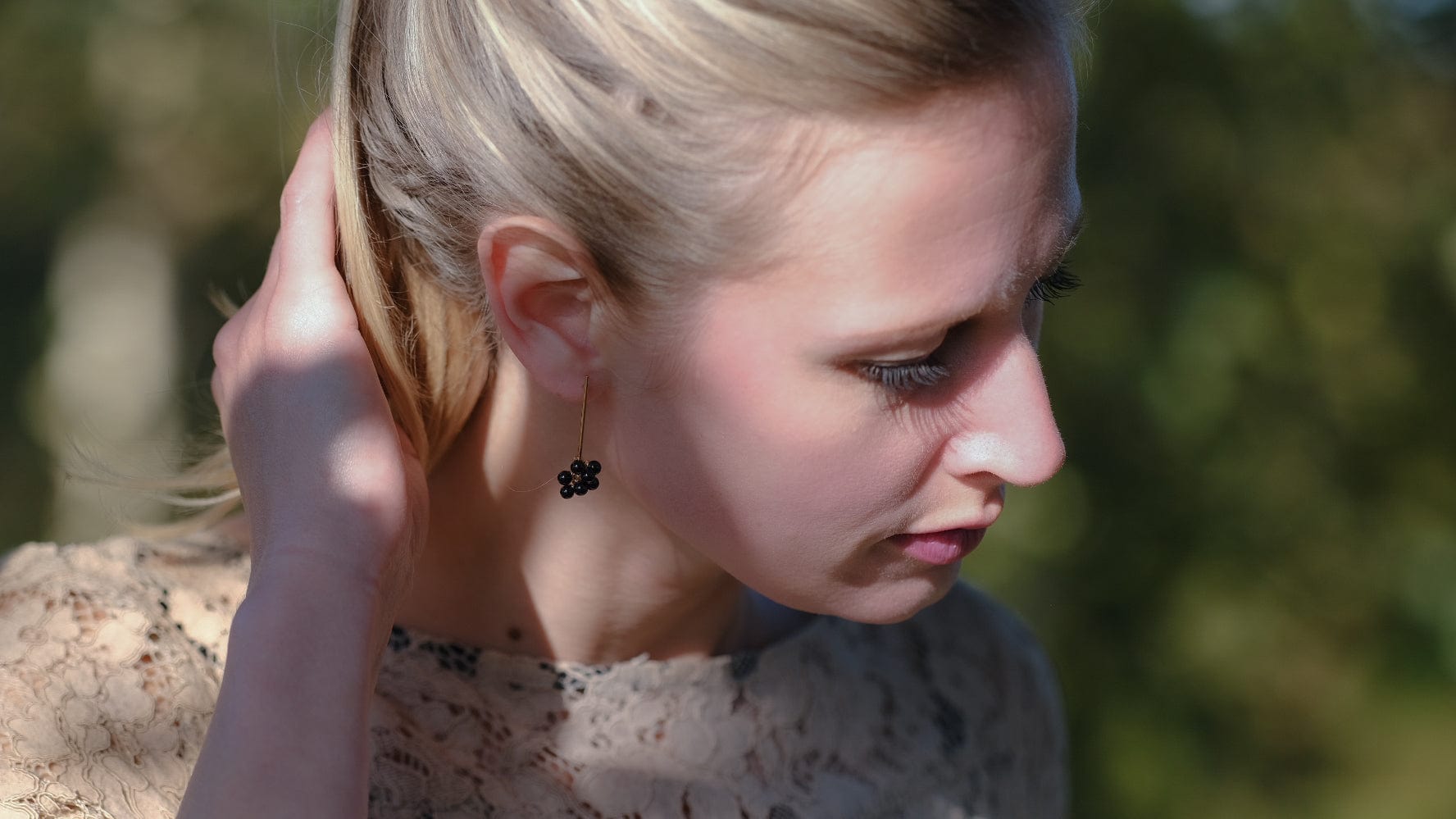 Blackberries oorbellen met onyx - Dona Aurora