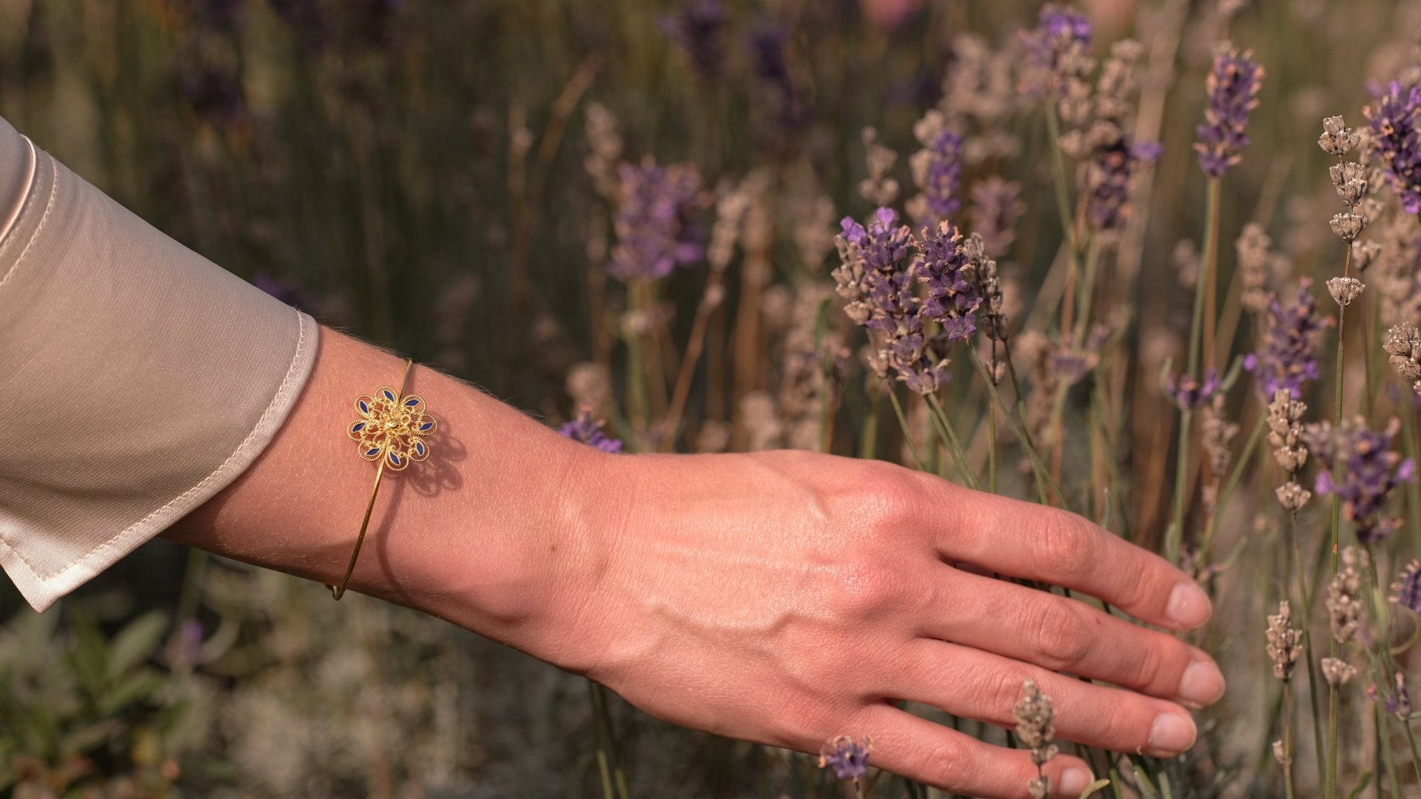 Filigraan armband met bloem - Dona Aurora