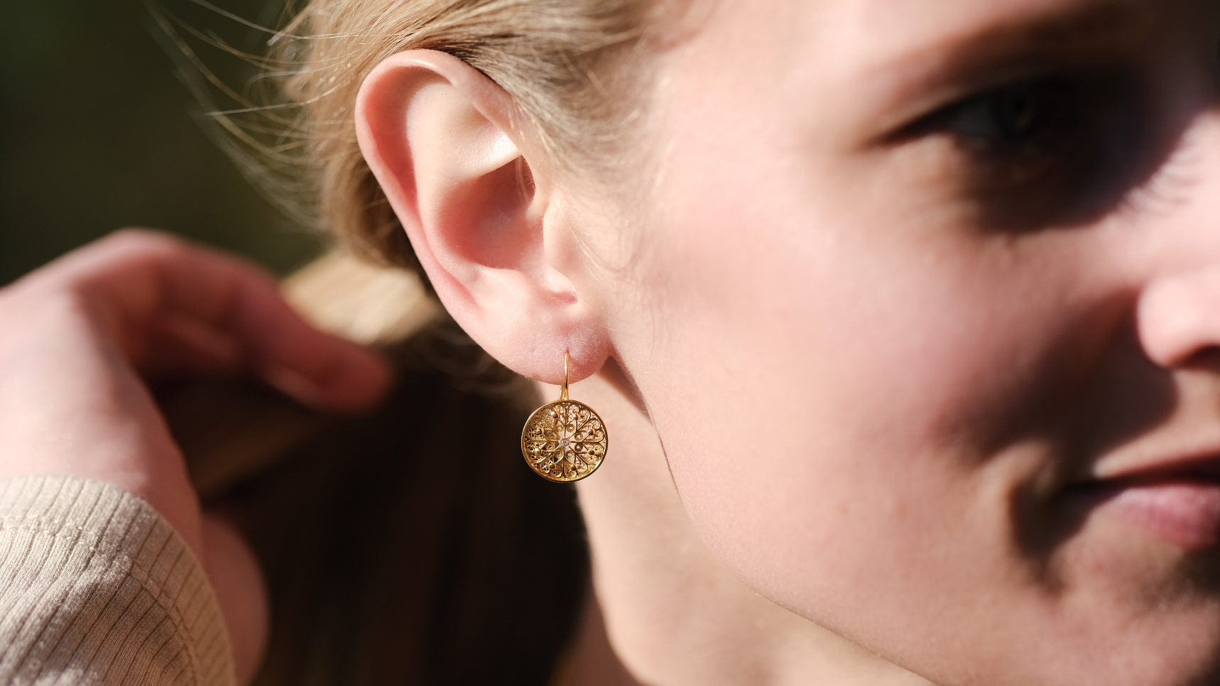 Gouden filigraan oorbellen met zirkonia - Dona Aurora