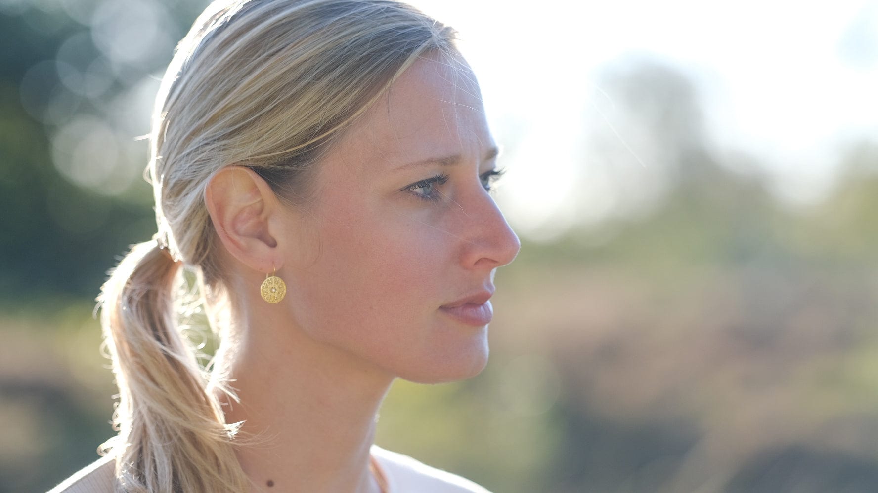 Gouden filigraan oorbellen rond met zirkonia Inês Barbosa