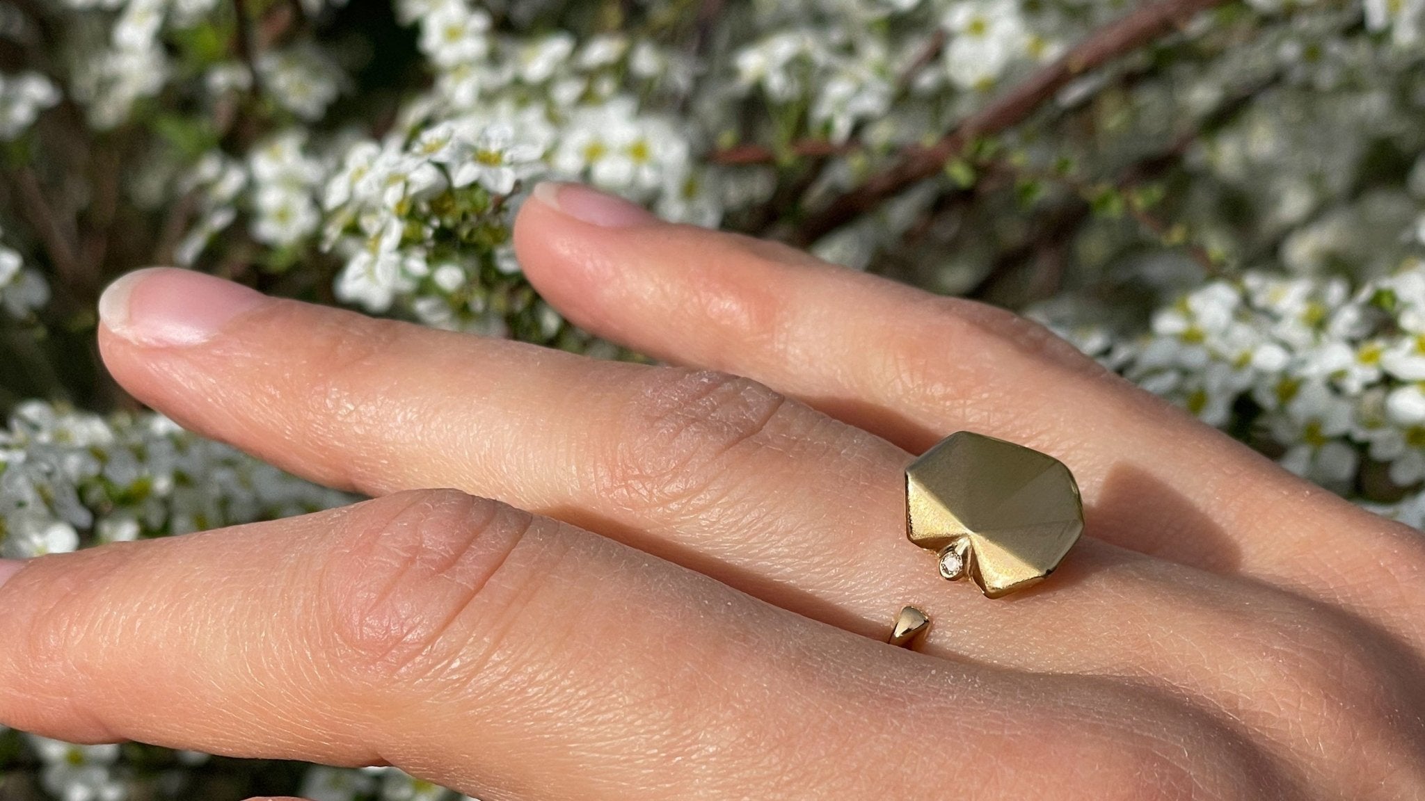 Vergulde designer ring met cognac - kleurige zirkonia - Dona Aurora