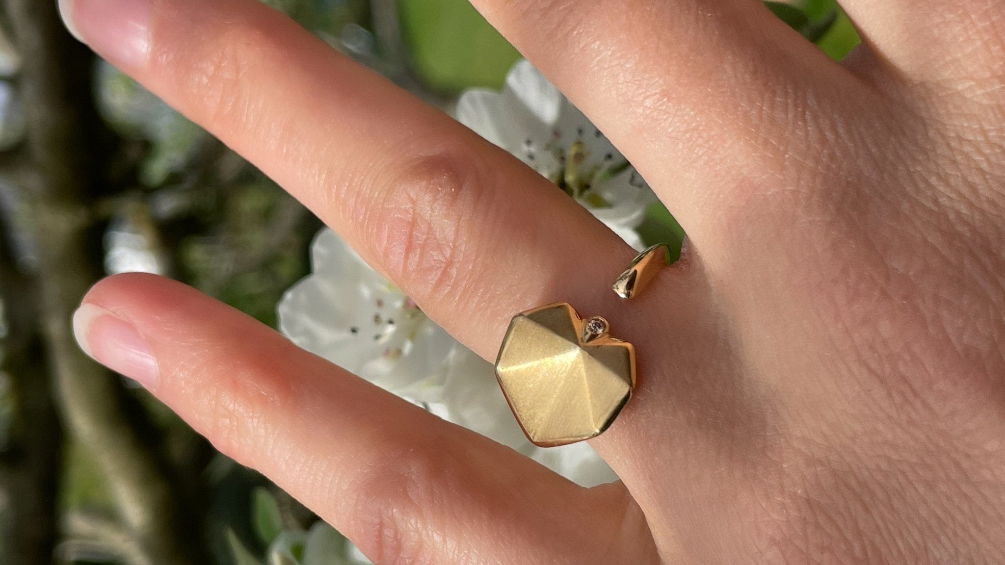 Vergulde designer ring met cognac - kleurige zirkonia - Dona Aurora