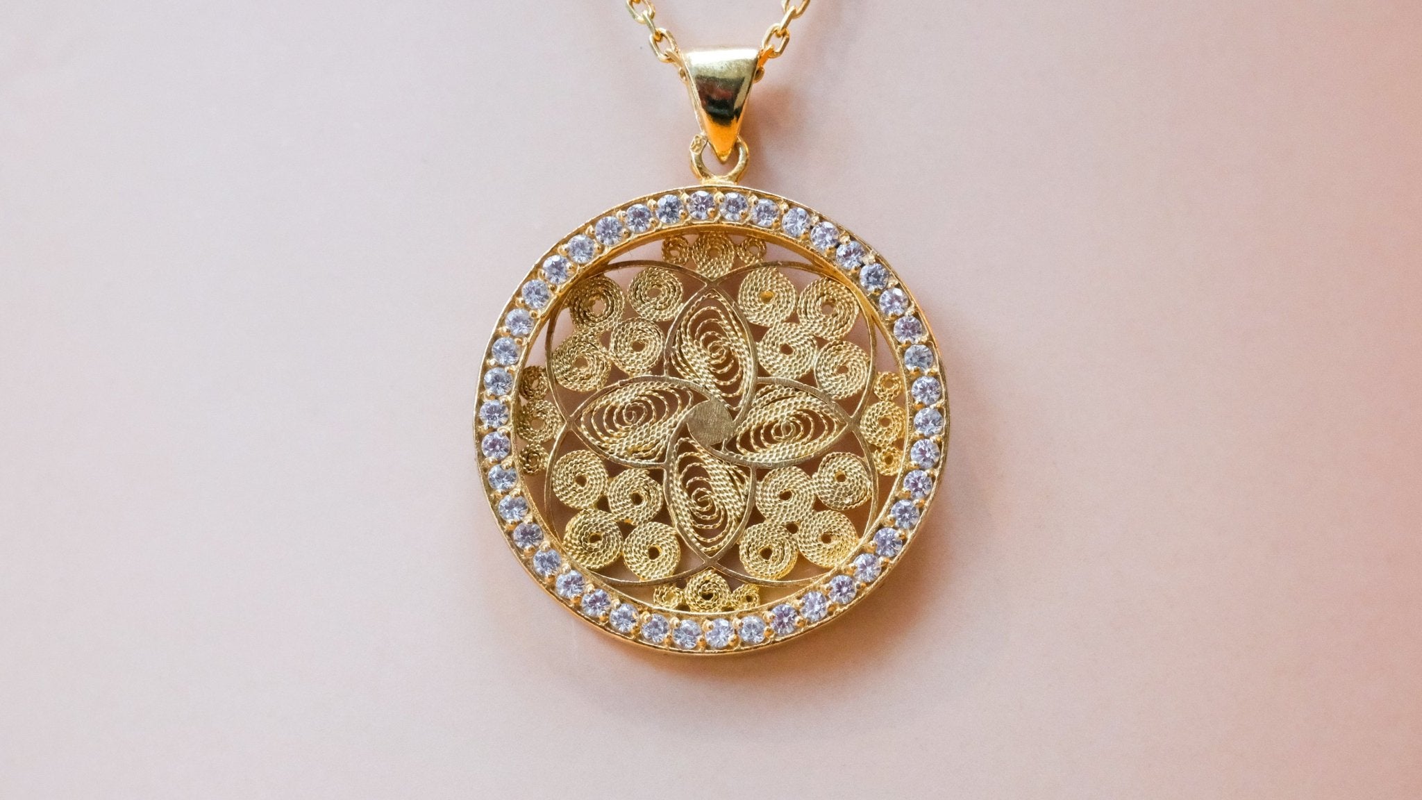 Dreamcatcher ketting met zirkonia's verguld - Dona Aurora