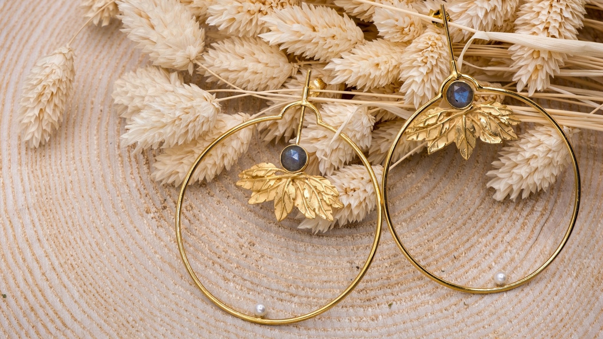 Fall leaf oorringen met parels en labradoriet - Dona Aurora