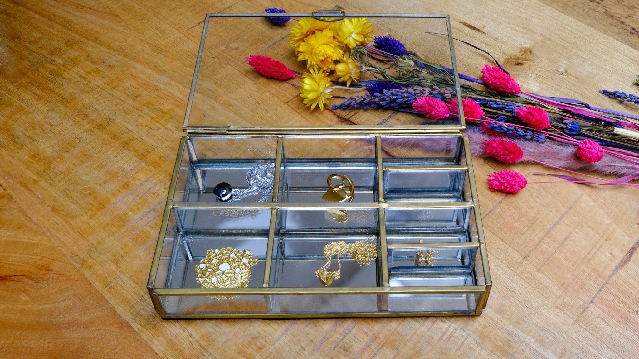 Glazen sieradendoos met 8 vakken antiek brass - Dona Aurora