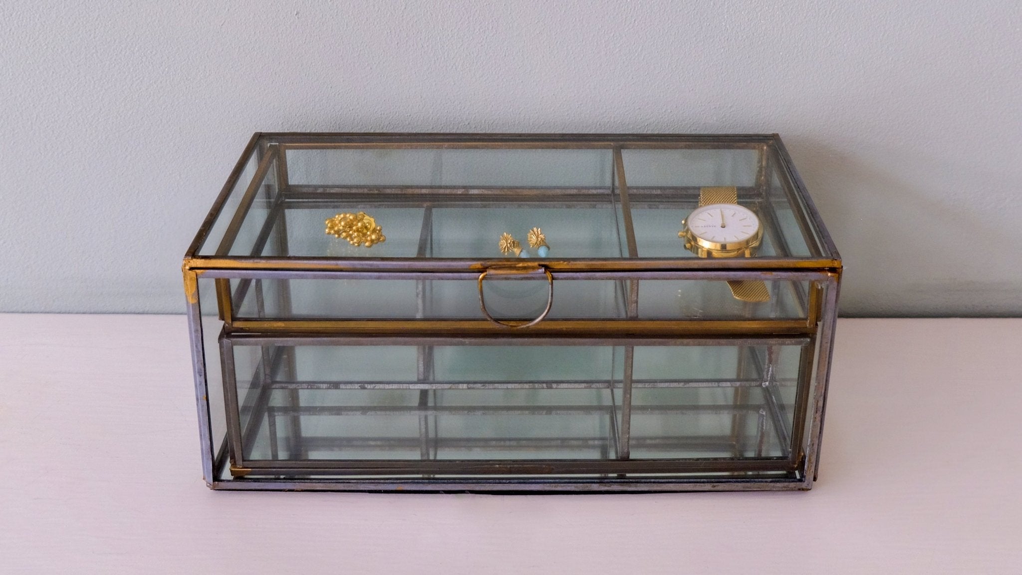 Glazen sieradendoos met uitneembare vakken antiek brass - Dona Aurora