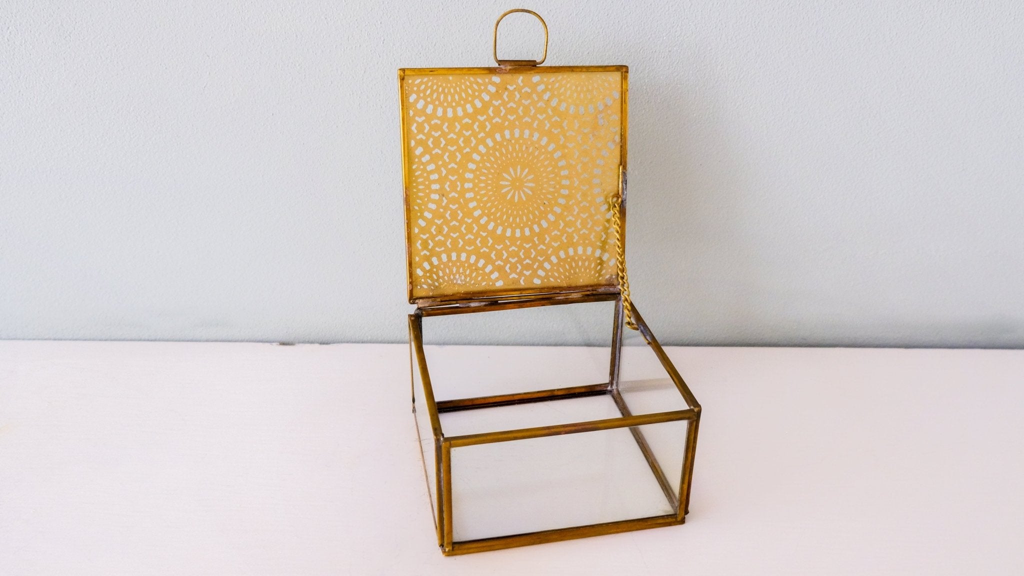 Glazen sieradendoos met versierde deksel - Dona Aurora