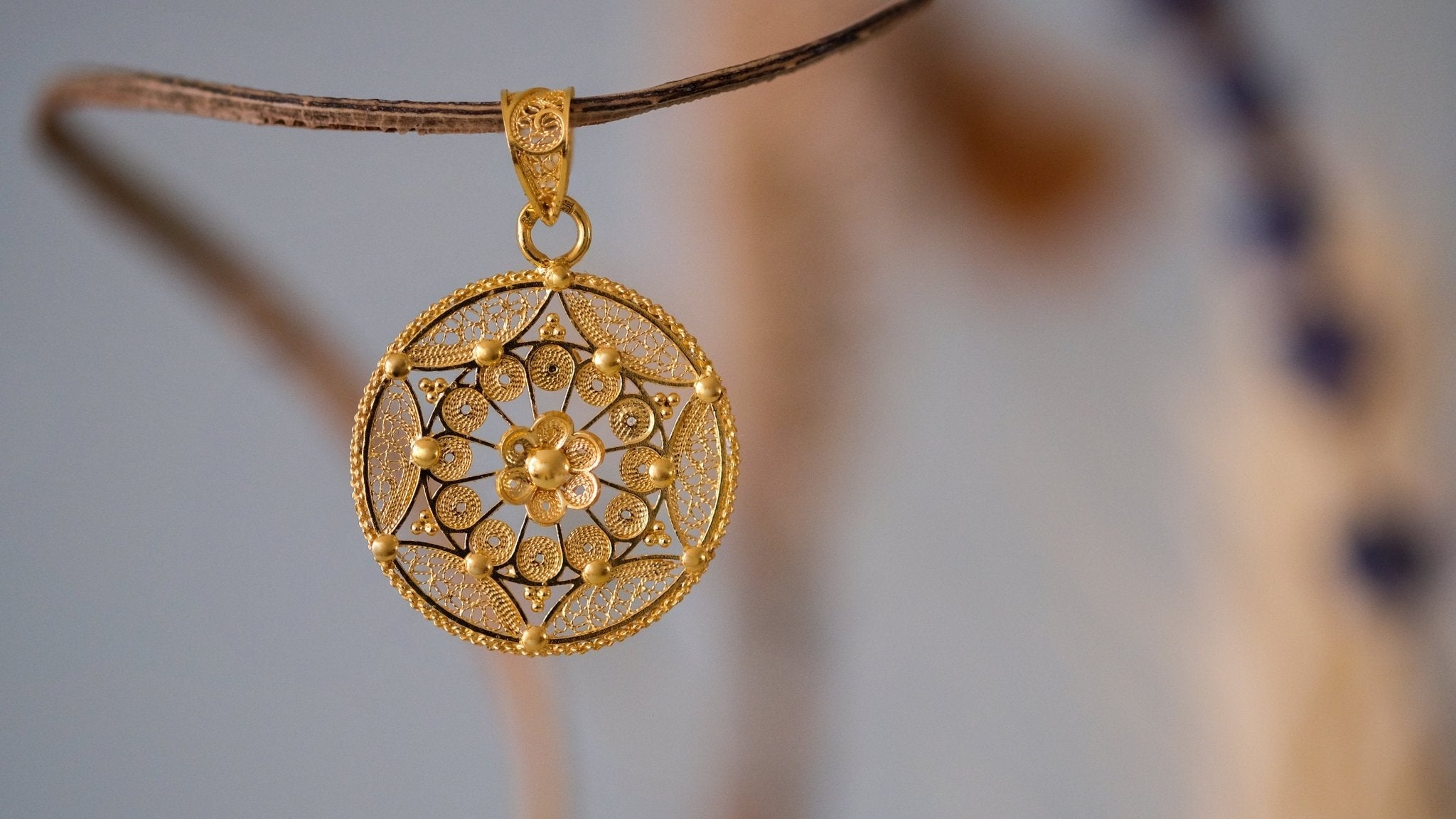 Gouden filigraan hanger rond - Dona Aurora