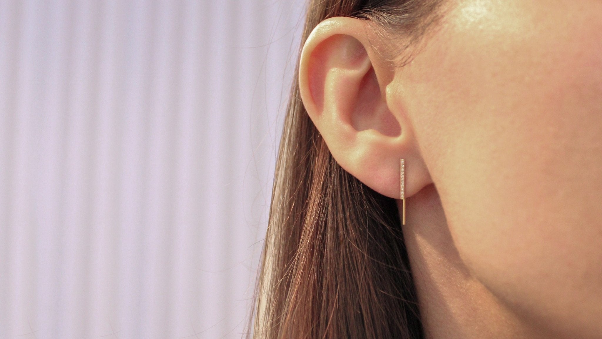 Gouden staafjes oorbellen met diamanten - Dona Aurora