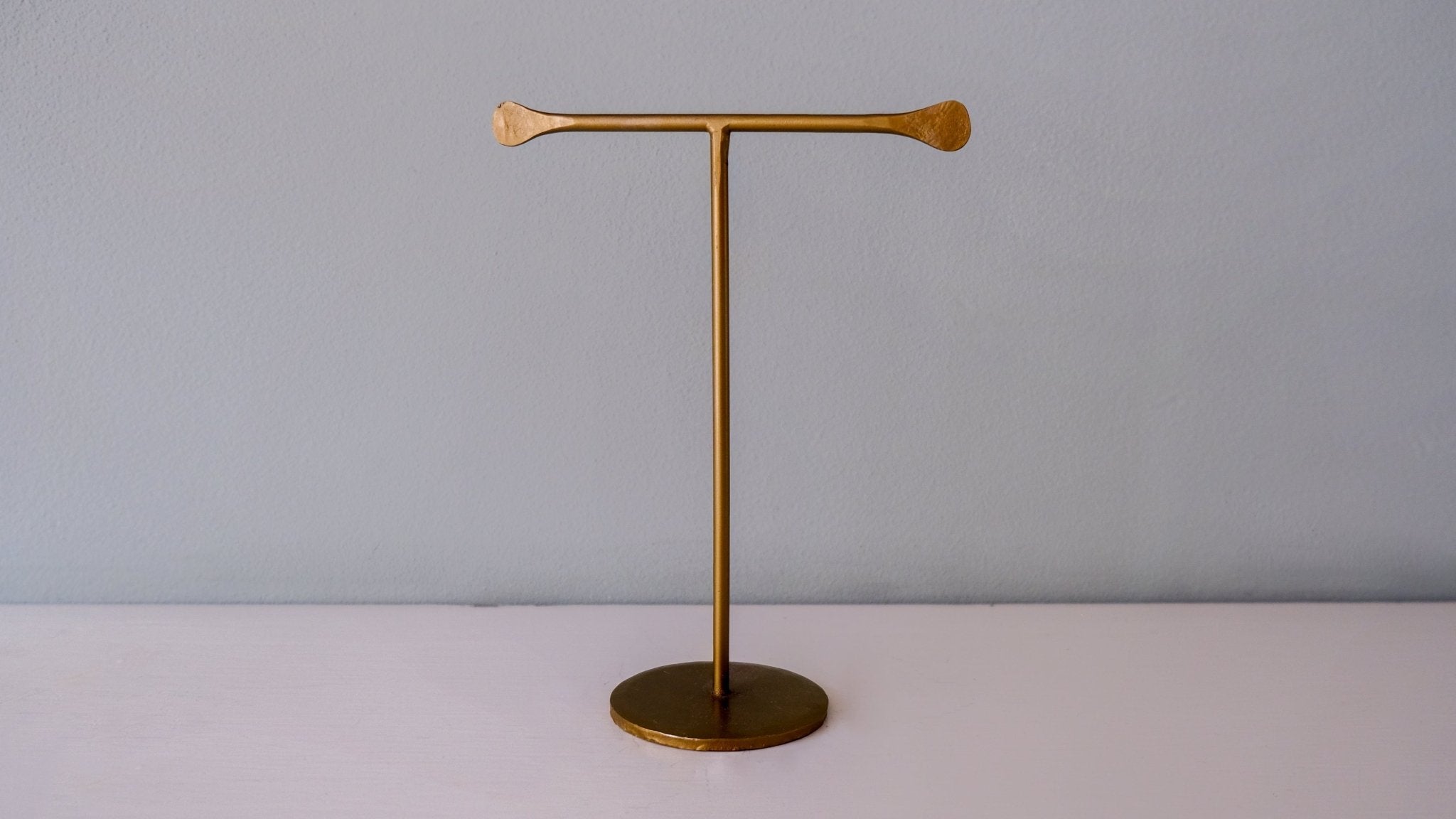 Grote sieradenstandaard van antiek brass - Dona Aurora