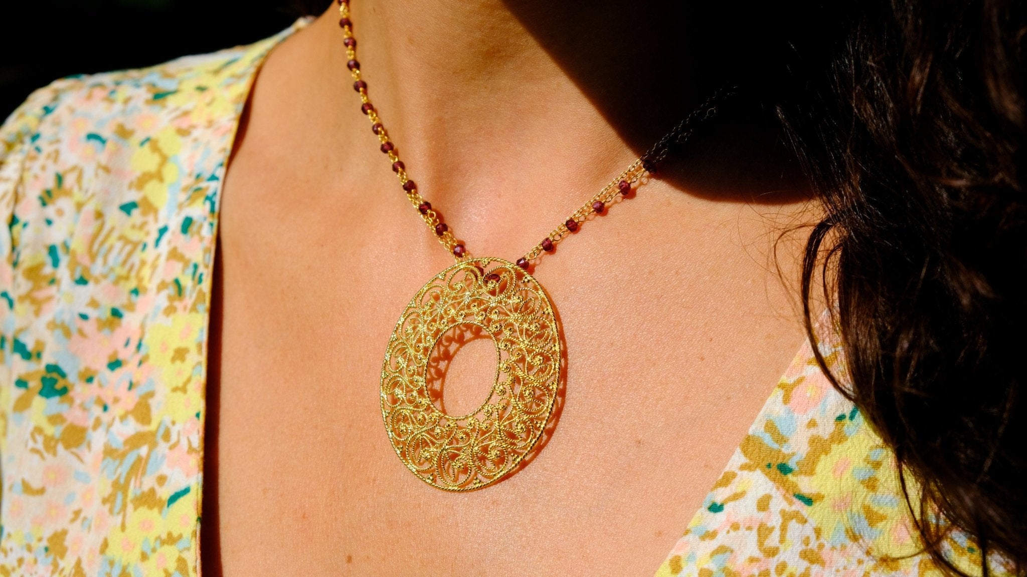 Ketting met filigraan en edelstenen - Dona Aurora