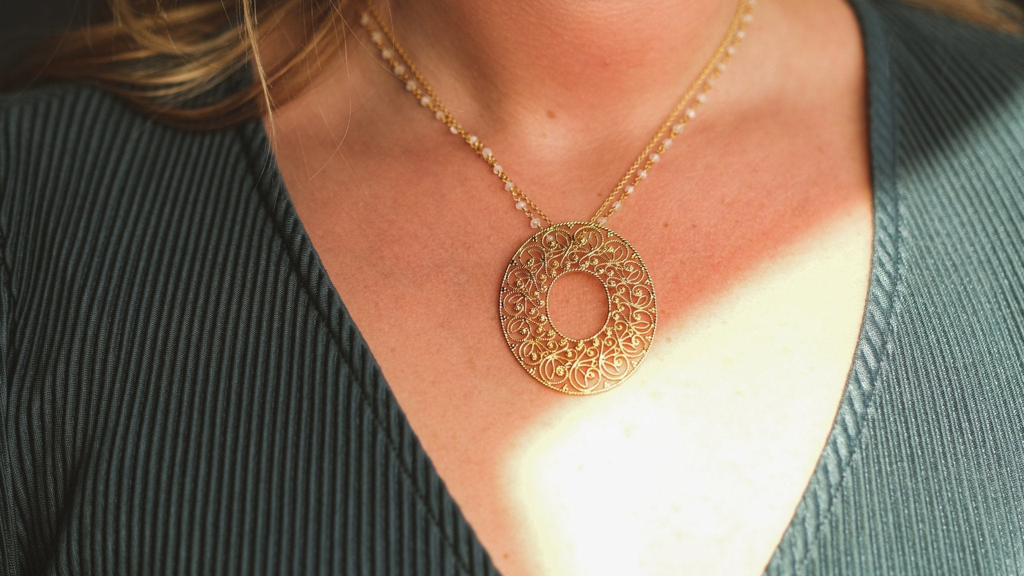 Ketting met filigraan en edelstenen - Dona Aurora