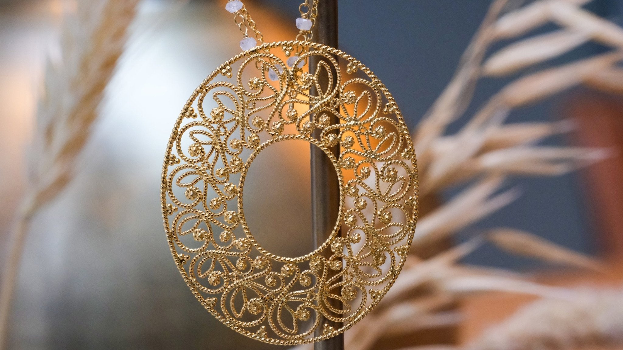 Ketting met filigraan en edelstenen - Dona Aurora