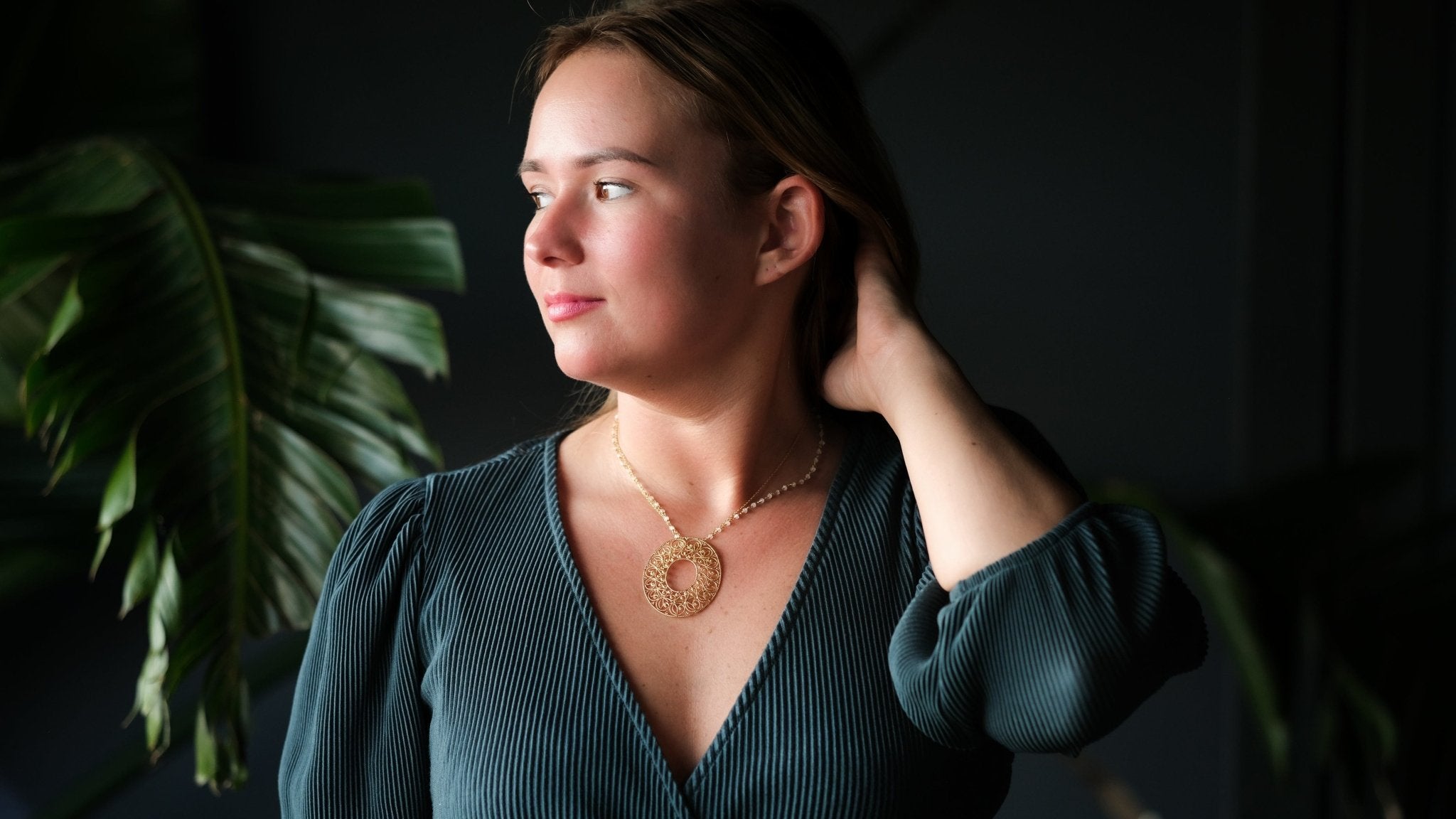 Ketting met filigraan en edelstenen - Dona Aurora