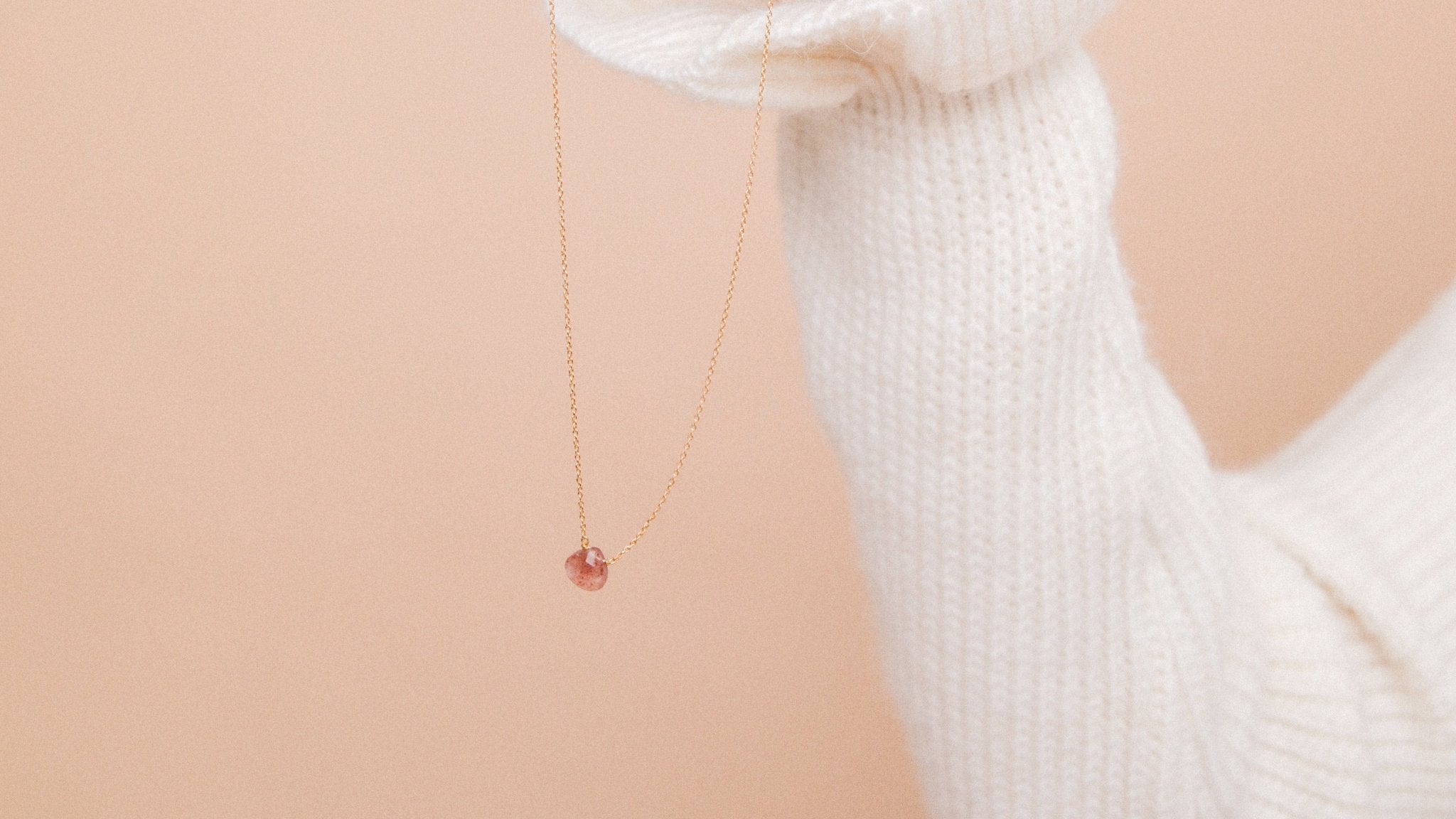 Ketting met roze aardbeienkwarts edelsteen in druppelvorm - Dona Aurora