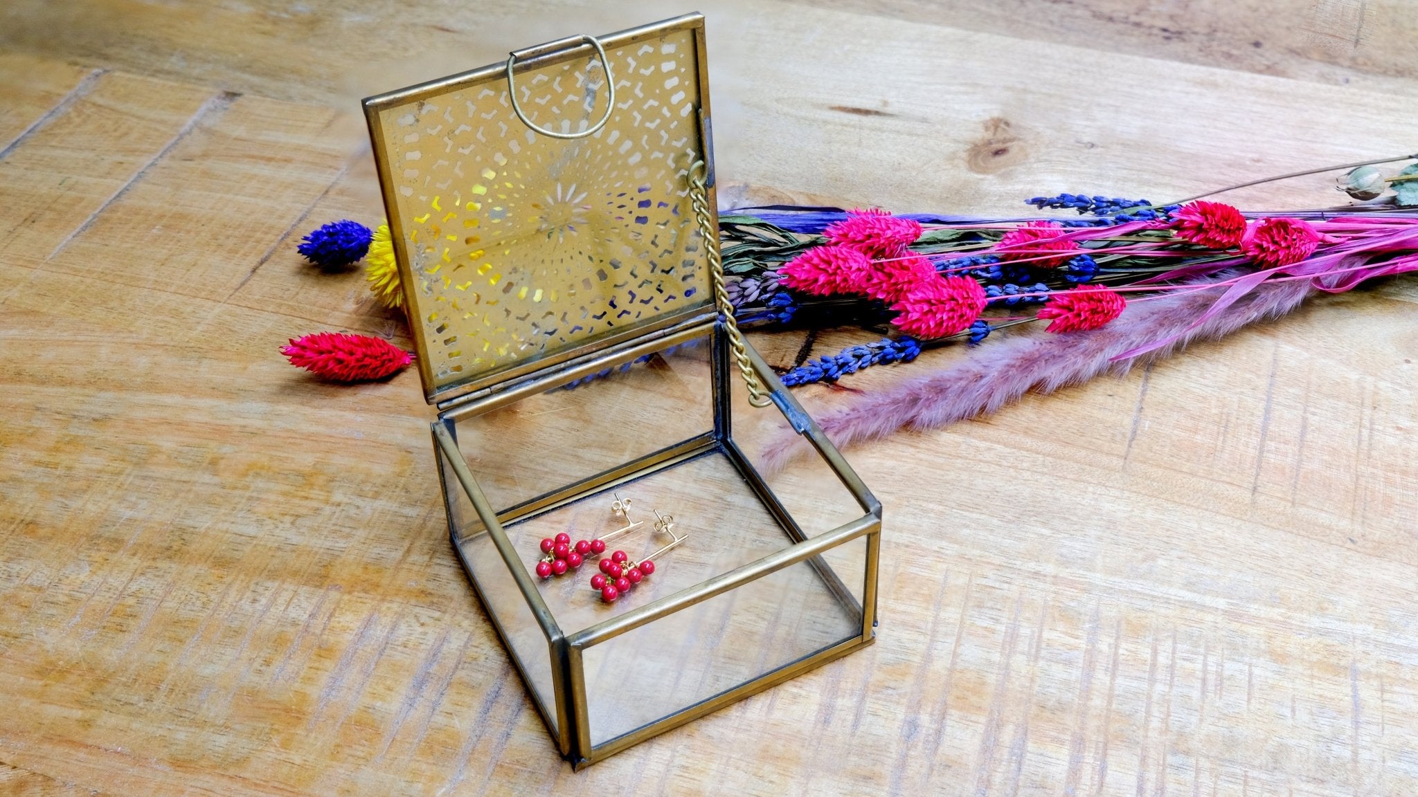 Kleine glazen sieradendoos met versierde deksel - Dona Aurora