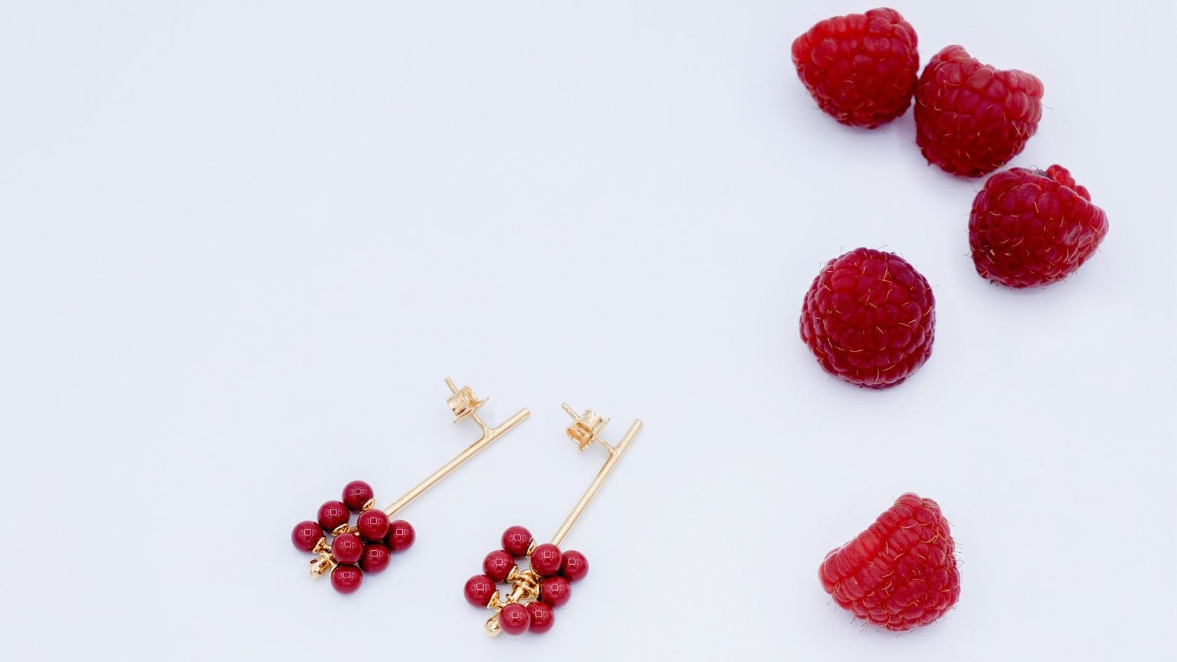 Raspberries oorbellen met roze porseleinen bolletjes - Dona Aurora