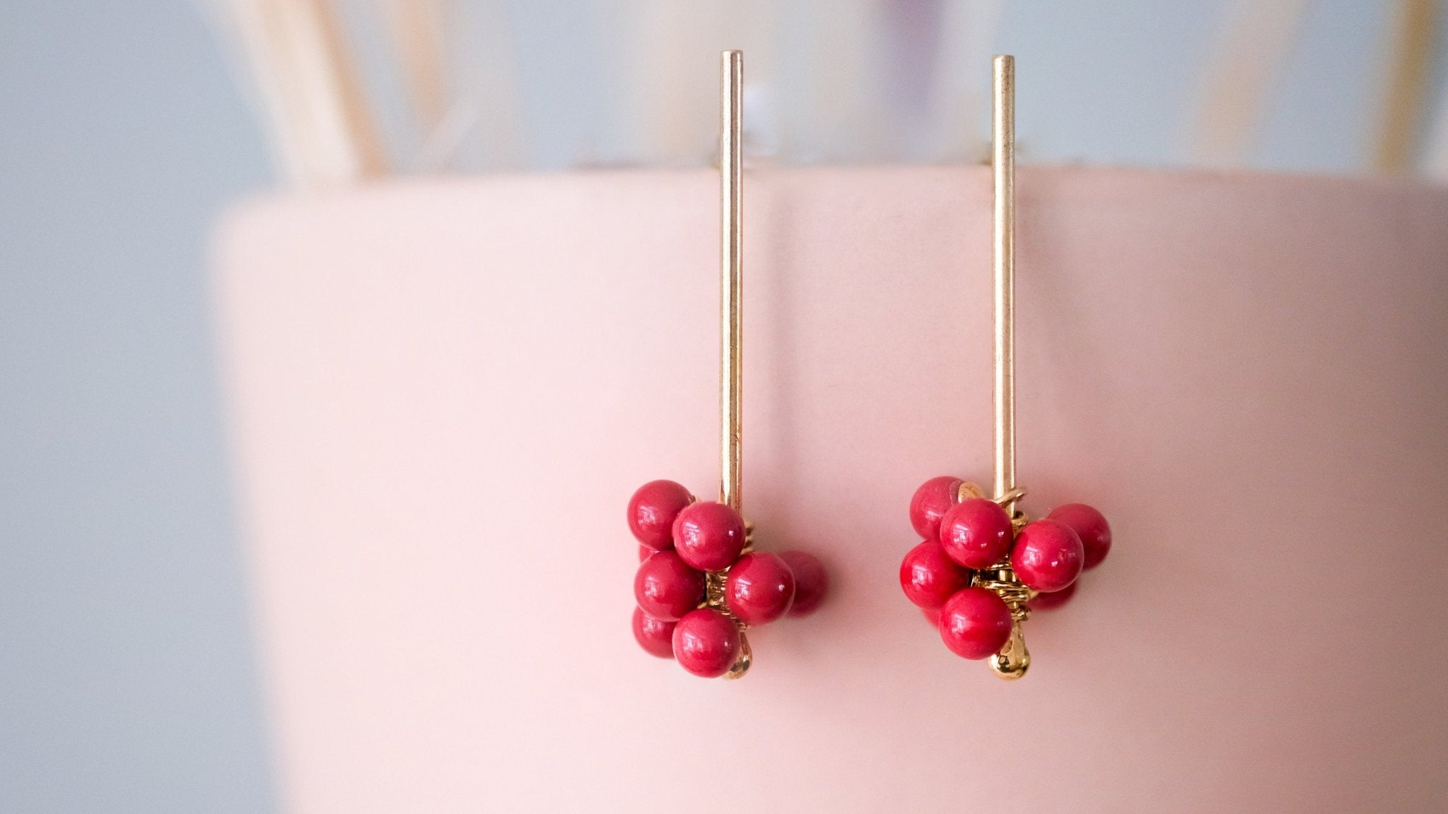 Raspberries oorbellen met roze porseleinen bolletjes - Dona Aurora