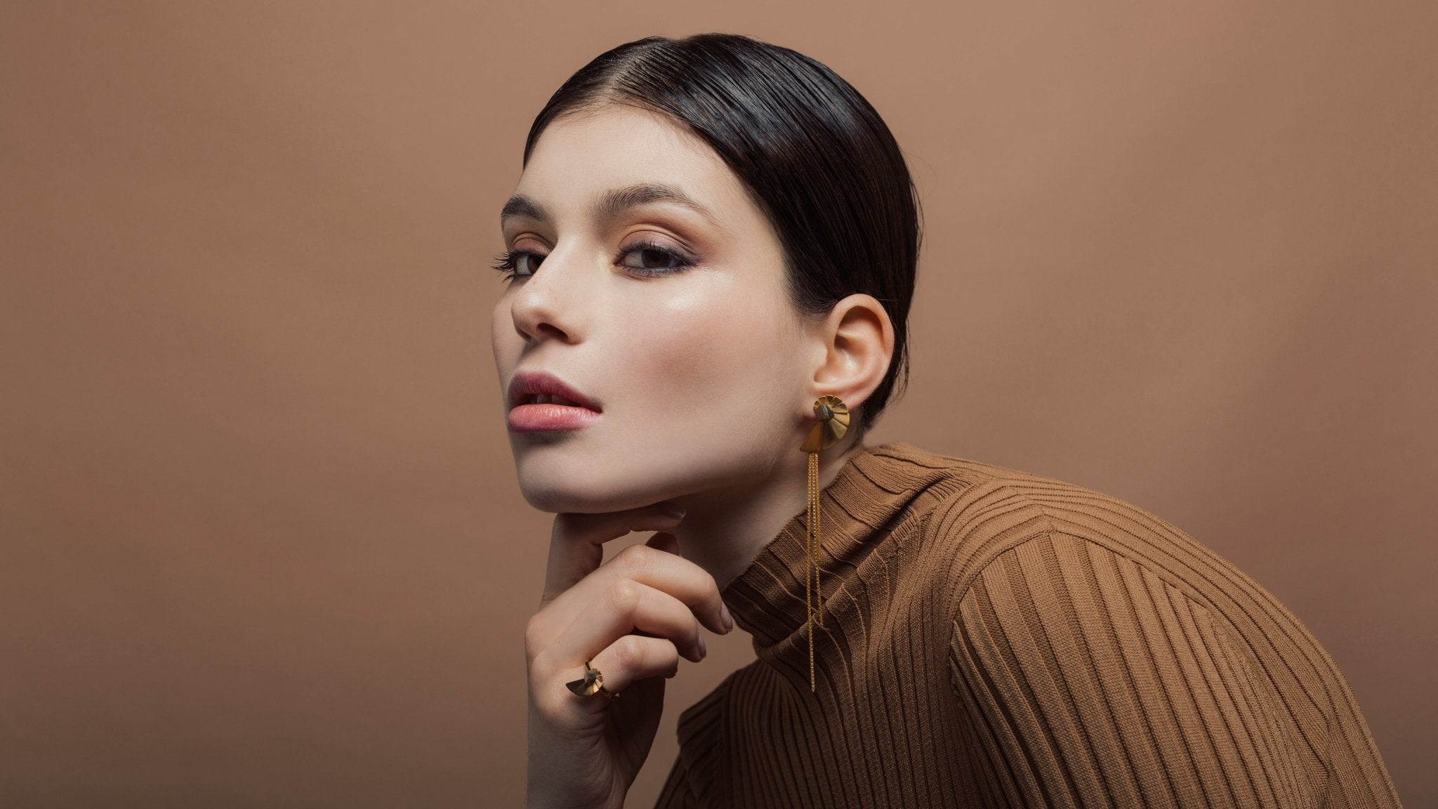 Vergulde designer hangoorbellen met pyriet - Dona Aurora