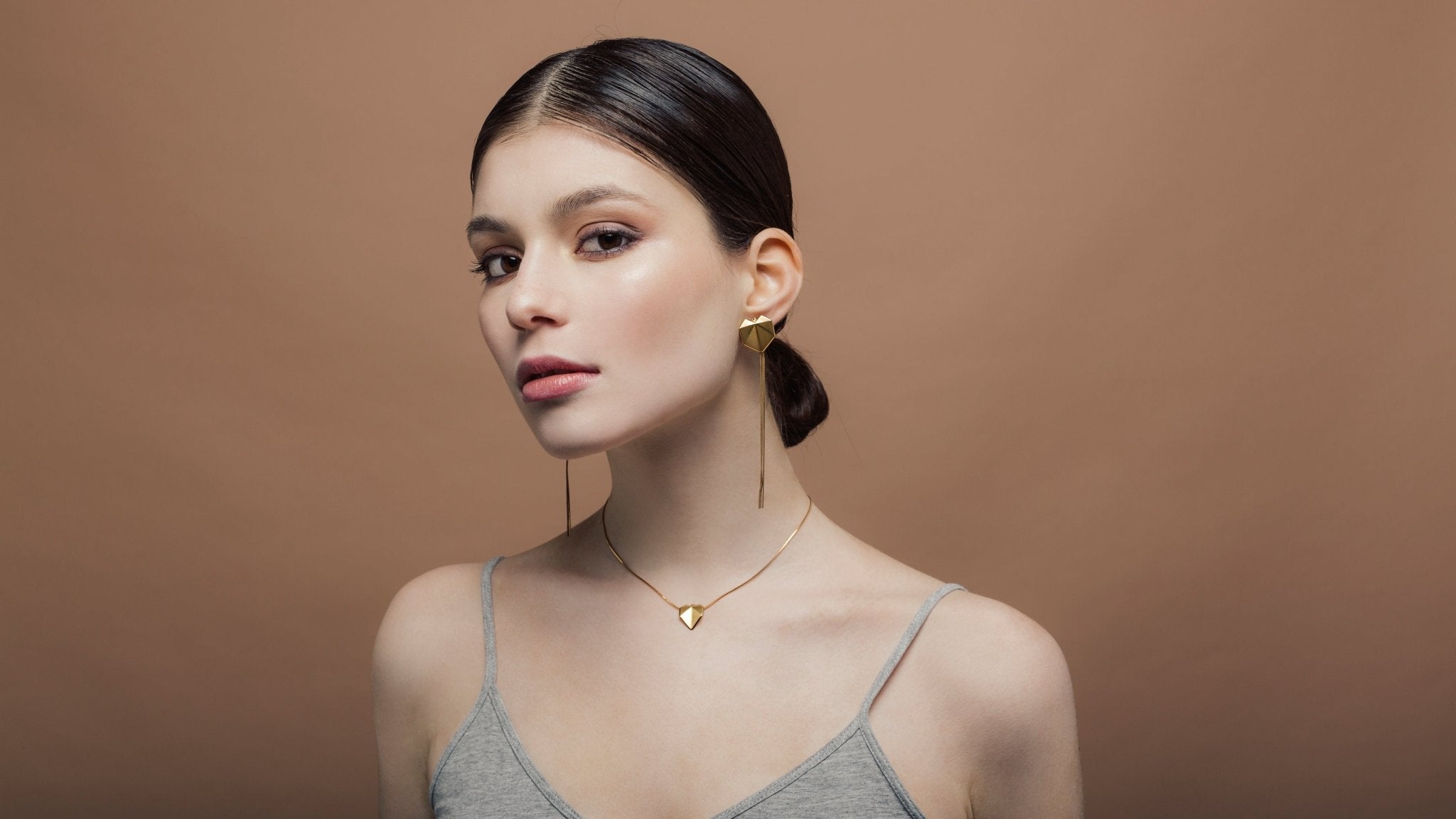 Vergulde korte ketting met cognac - kleurige zirkonia - Dona Aurora