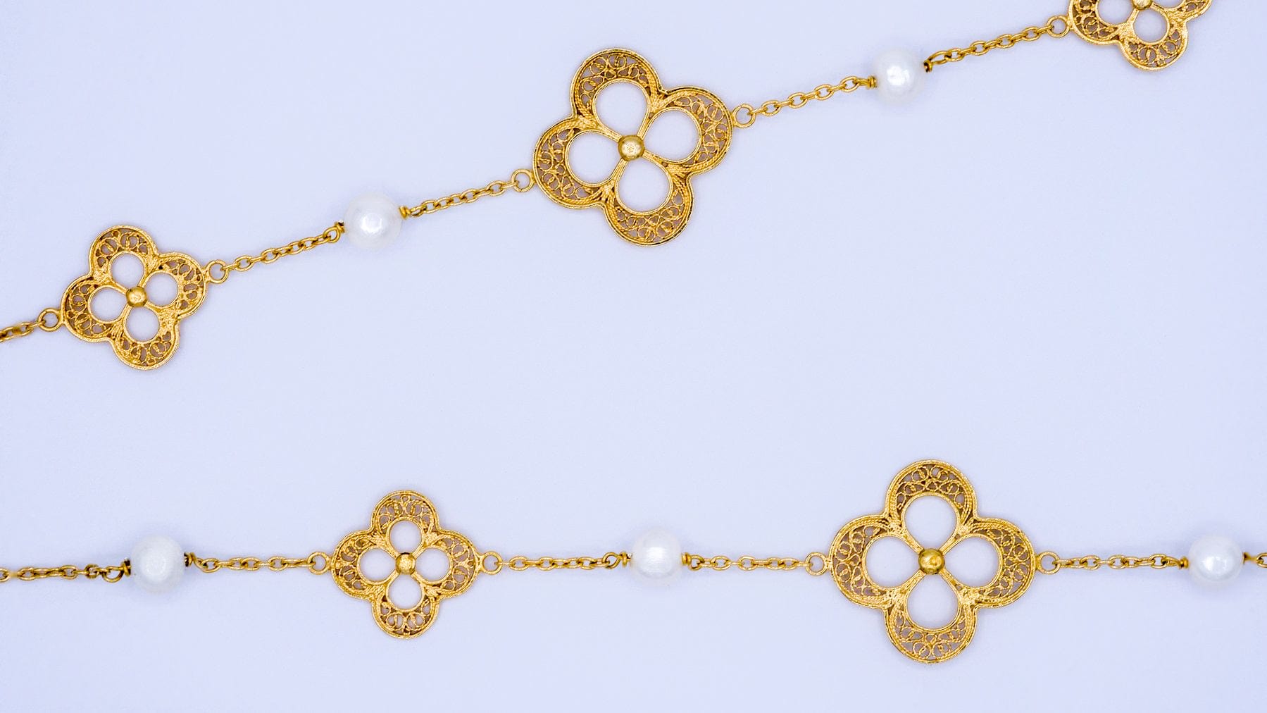 Vergulde lange ketting met filigraan en parels - Dona Aurora