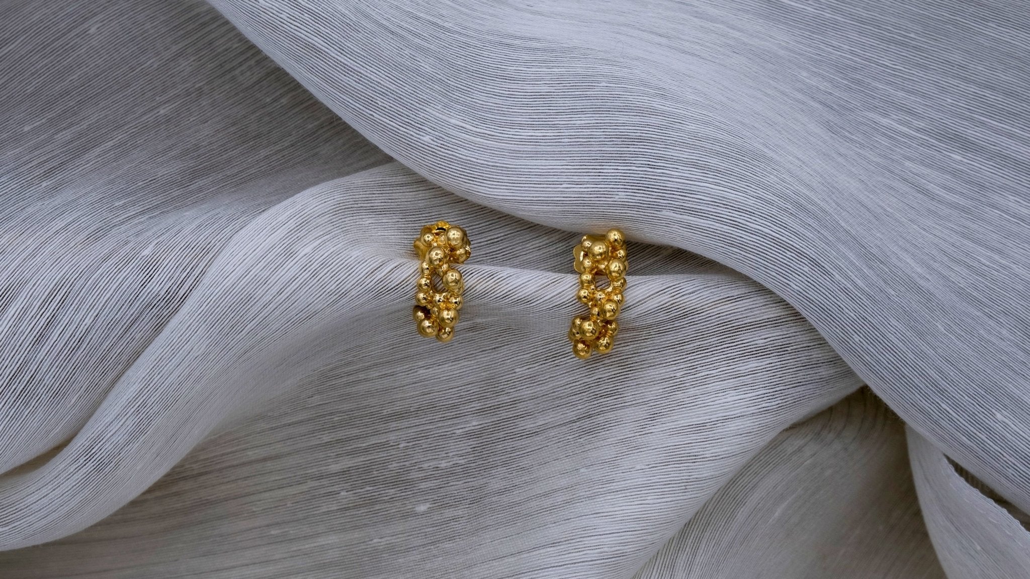 Vergulde oorringen met bubbels - Dona Aurora