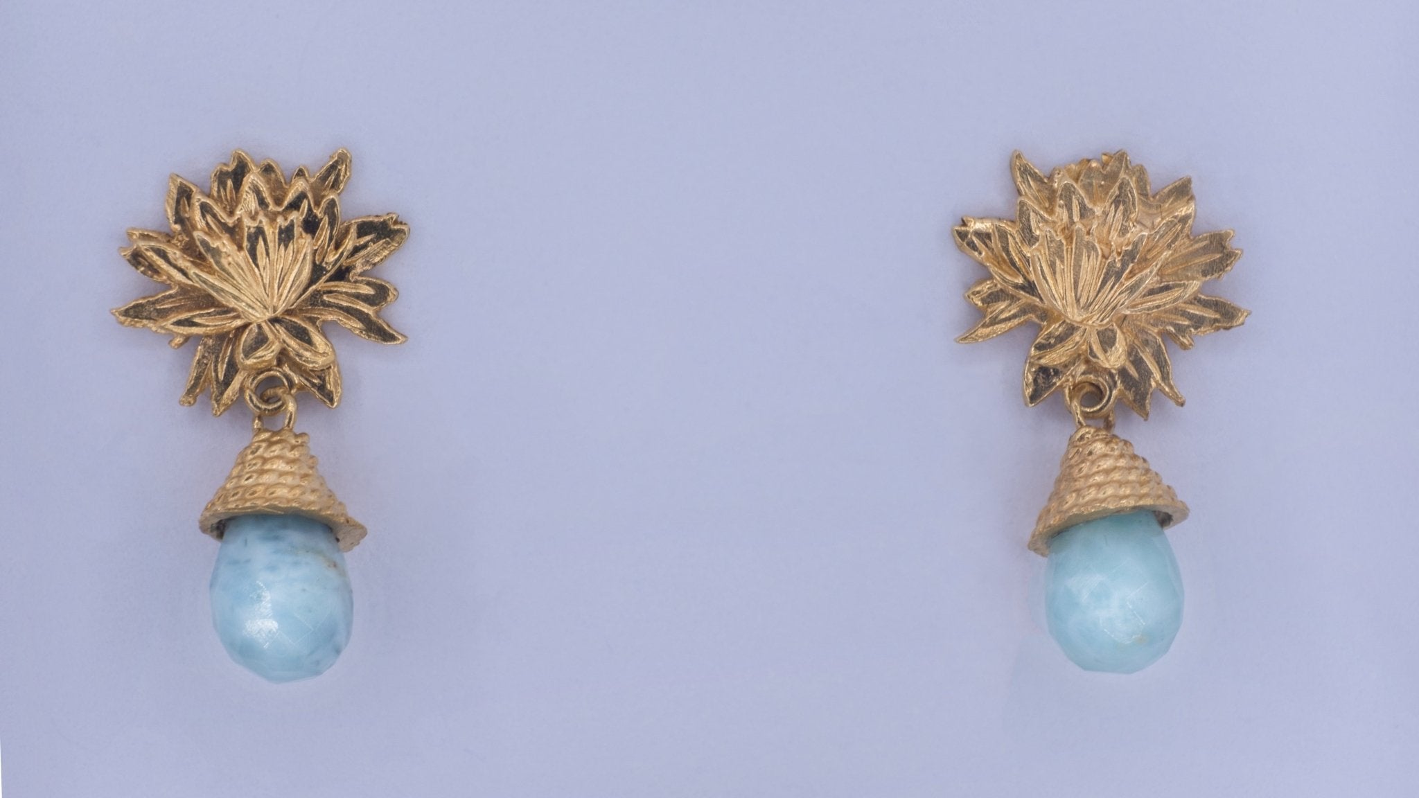 Water lily oorbellen met larimar - Dona Aurora