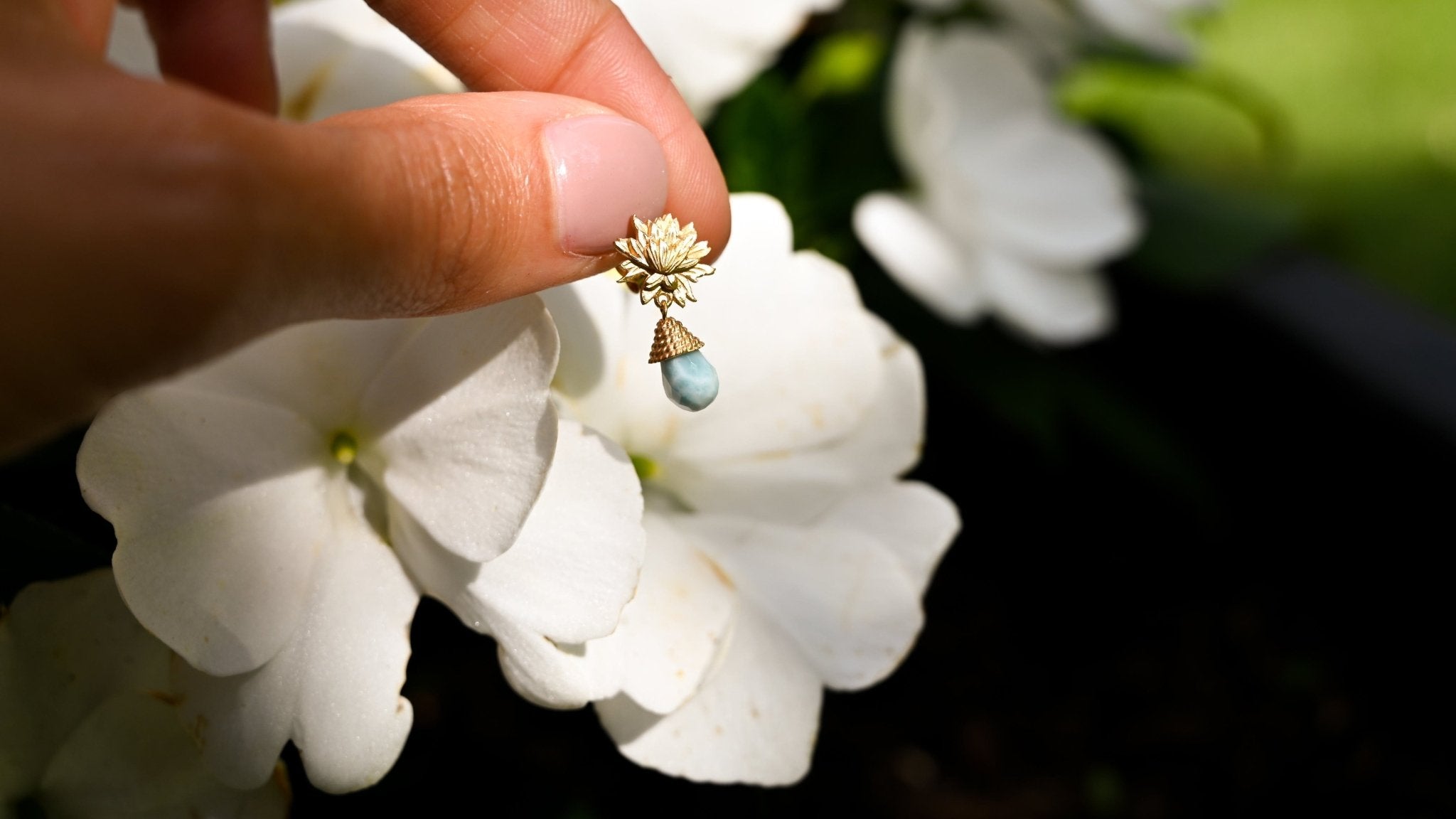 Water lily oorbellen met larimar - Dona Aurora
