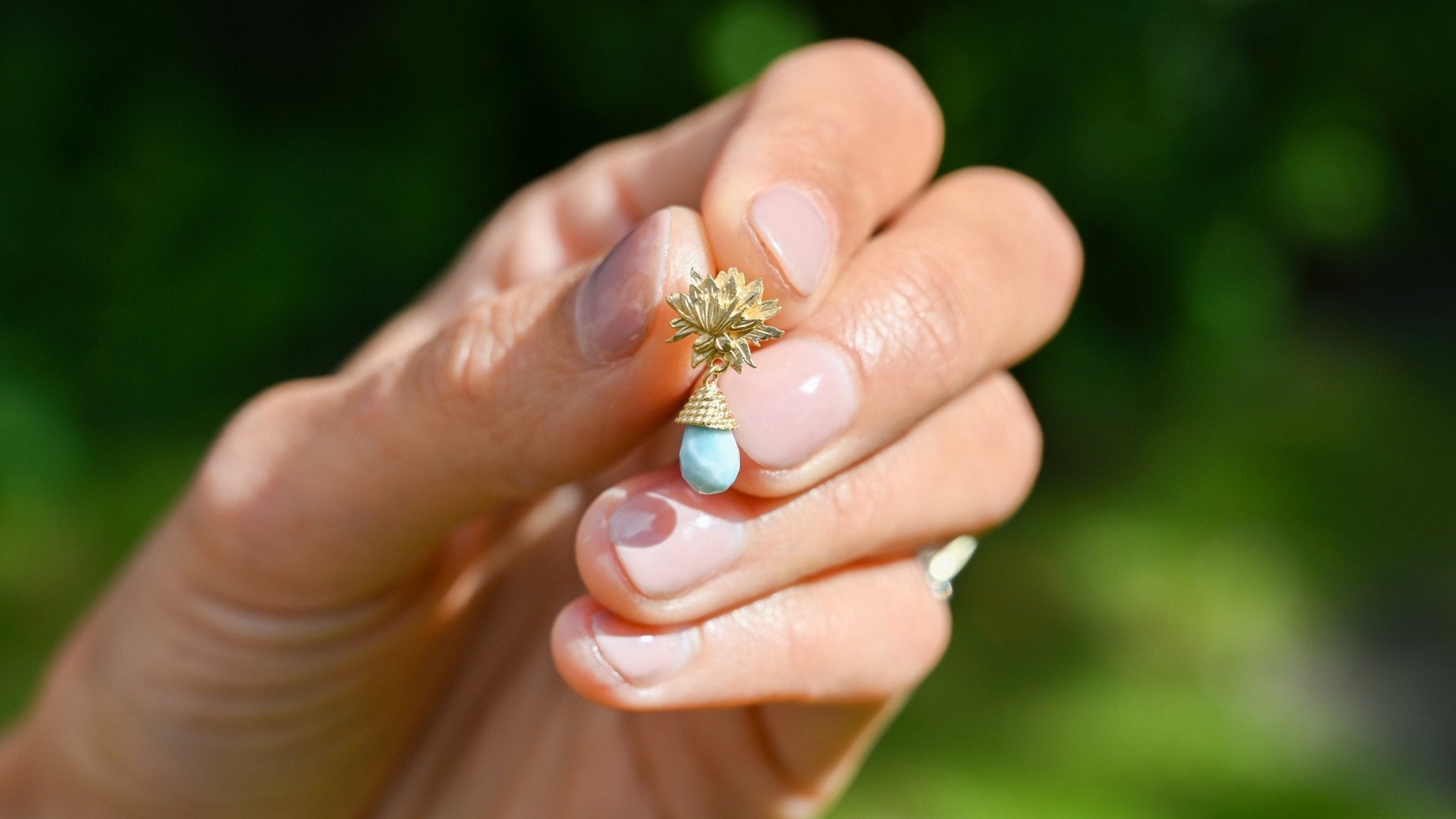 Water lily oorbellen met larimar - Dona Aurora