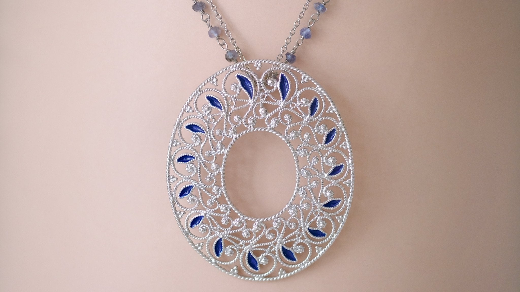 Zilveren ketting met filigraan en edelstenen - Dona Aurora