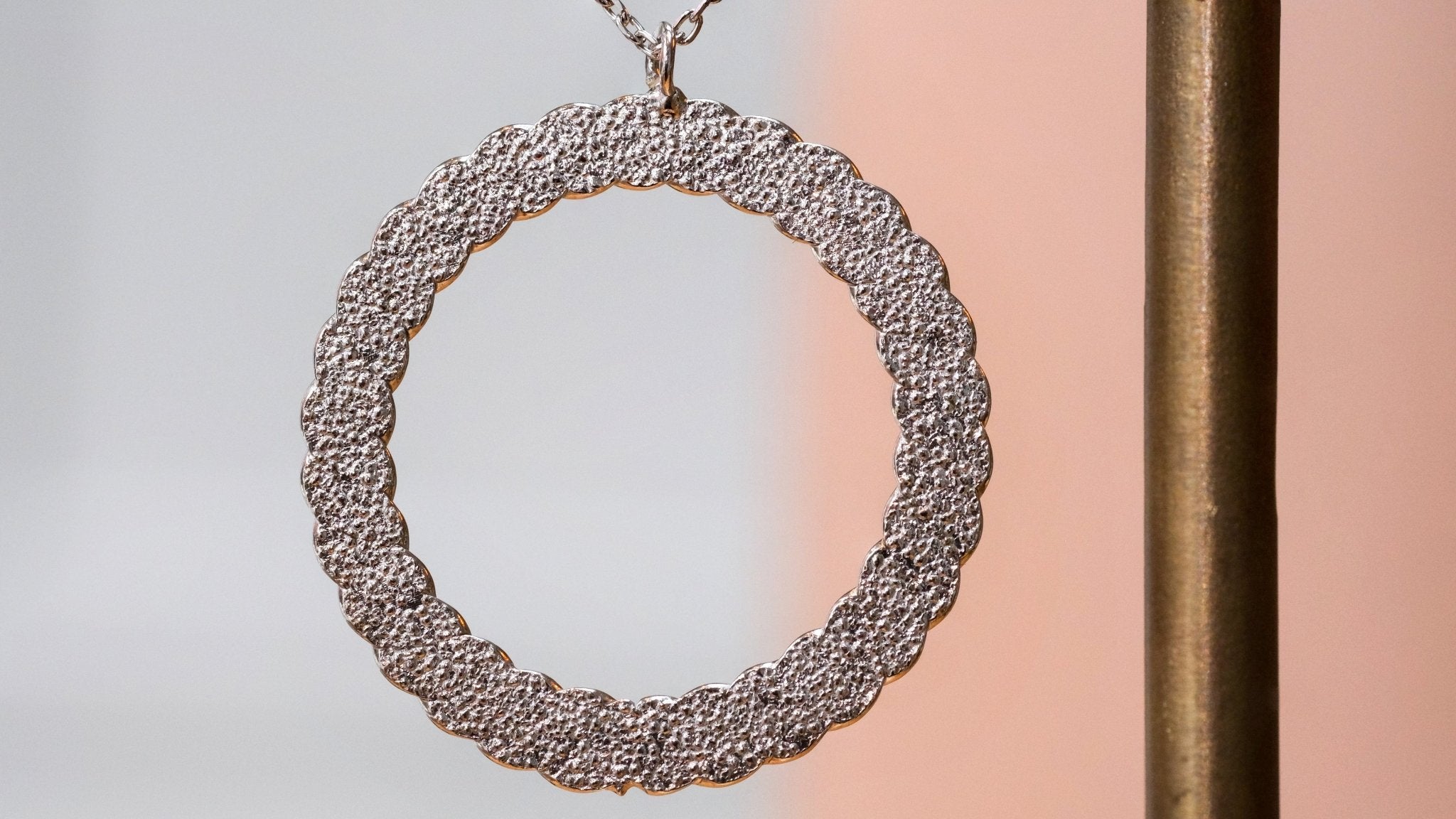 Zilveren ketting met ronde hanger - Dona Aurora