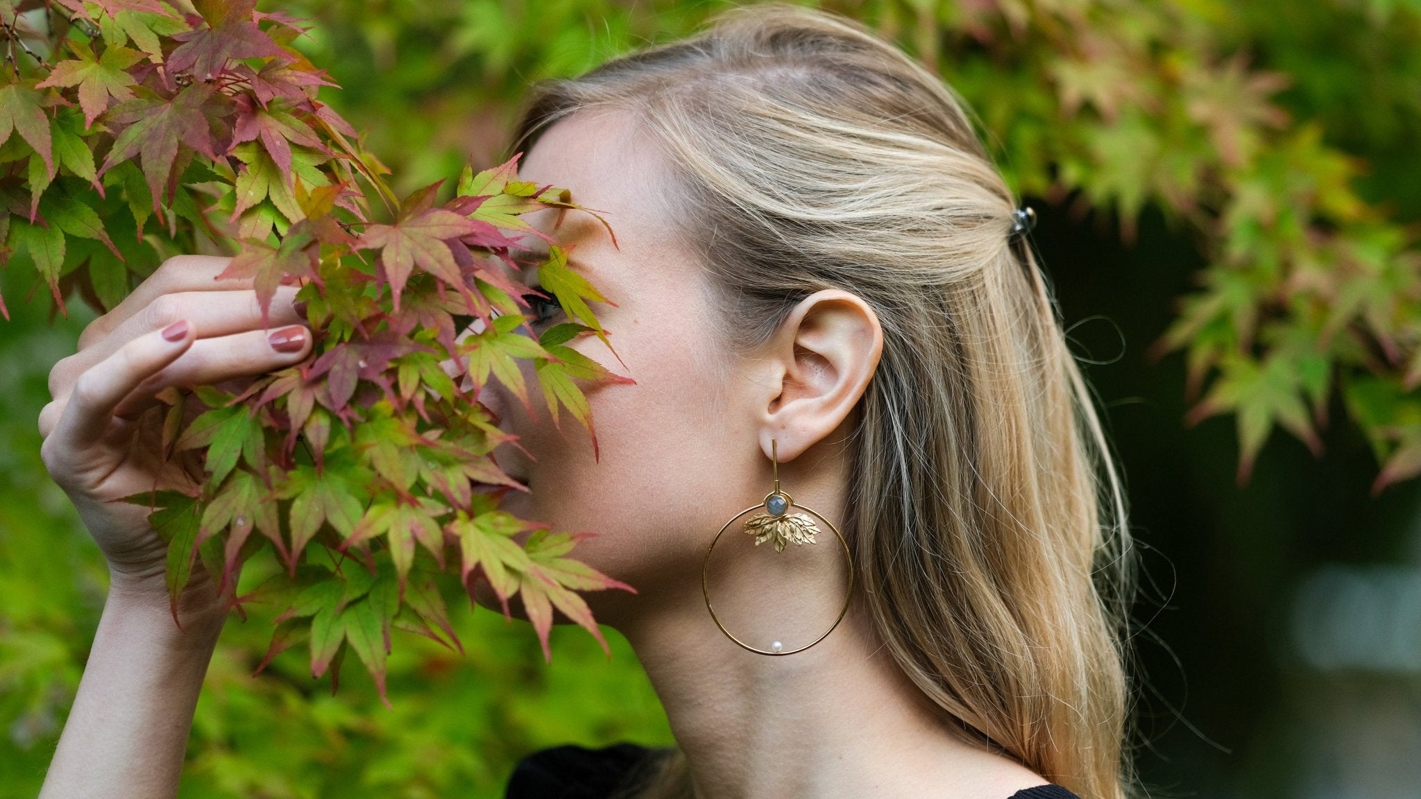 Fall leaf oorringen met parels en labradoriet - Dona Aurora