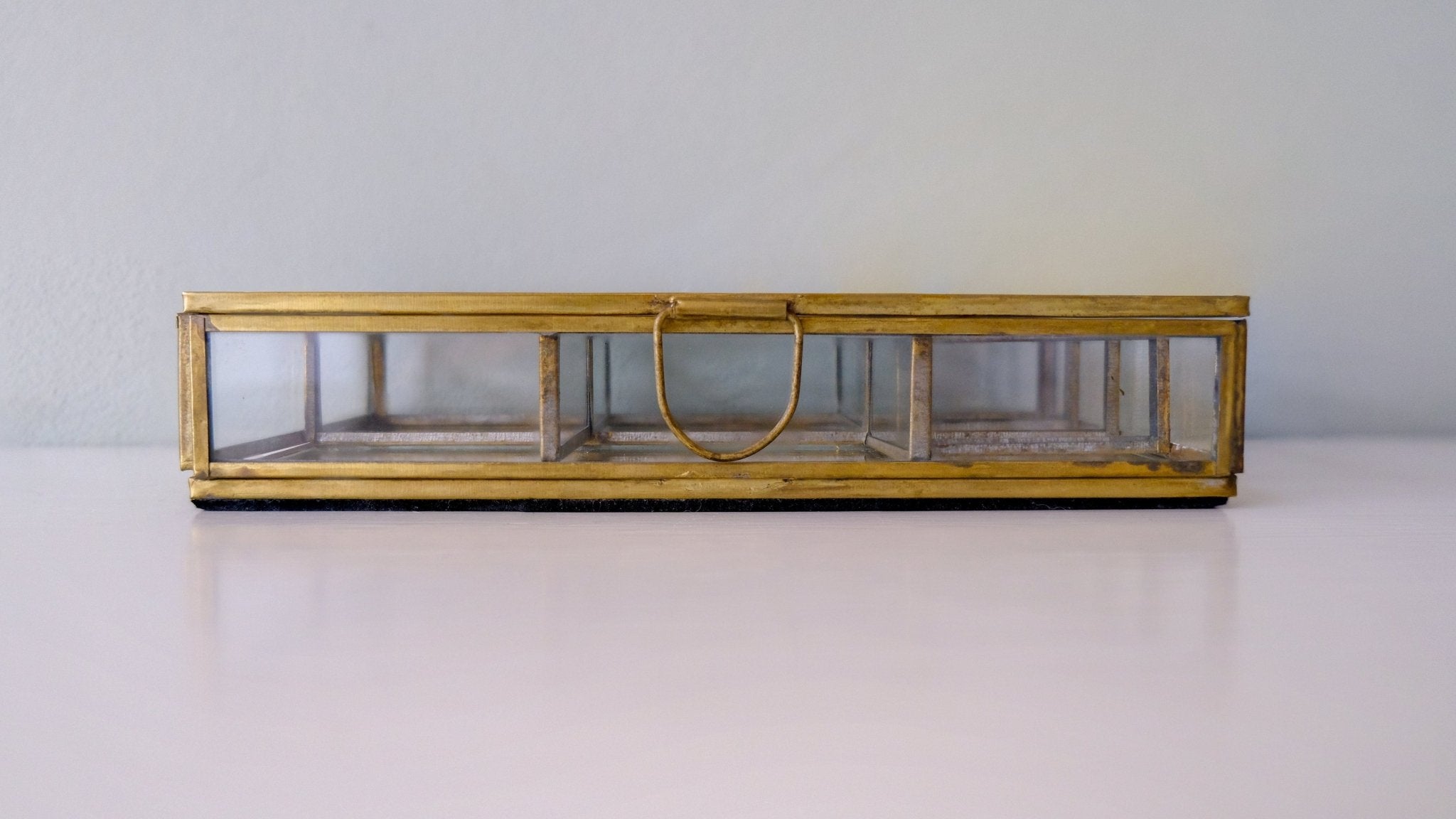 Glazen sieradendoos met 8 vakken antiek brass - Dona Aurora