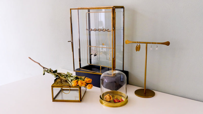 Glazen sieradendoos met versierde deksel antiek brass klein Madam Stoltz