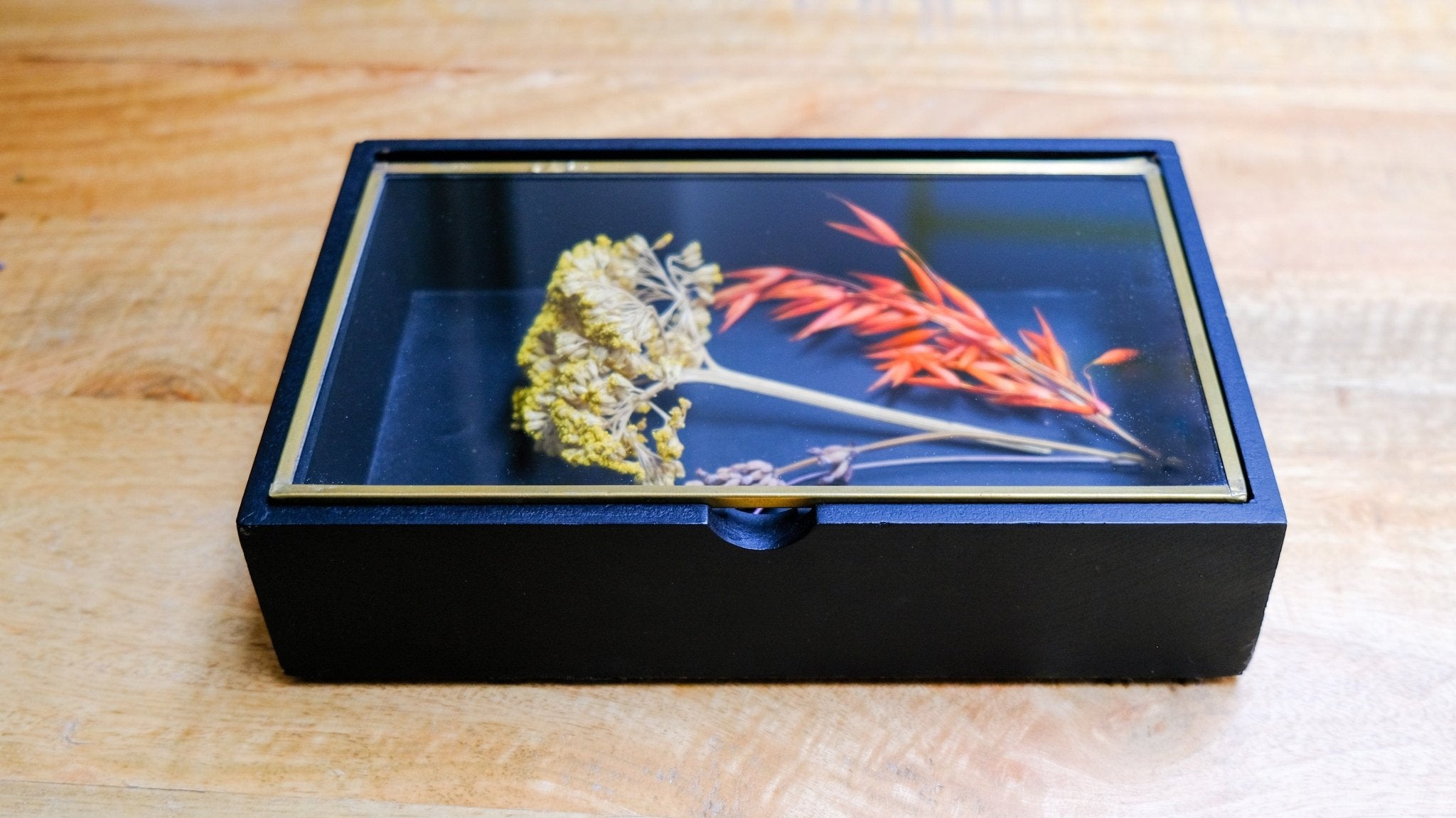 Houten doos met glazen deksel - Dona Aurora