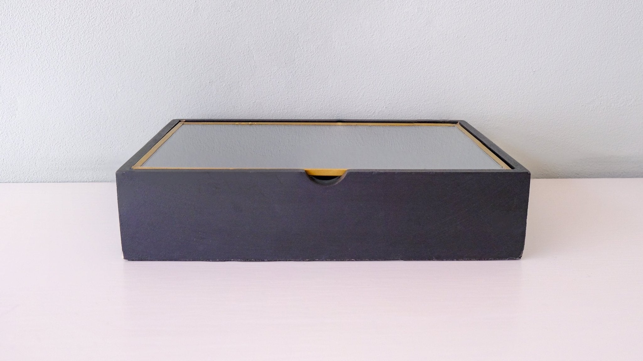 Houten doos met glazen deksel - Dona Aurora