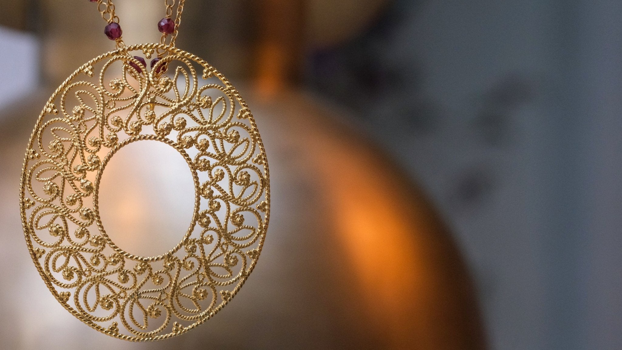 Ketting met filigraan en edelstenen - Dona Aurora