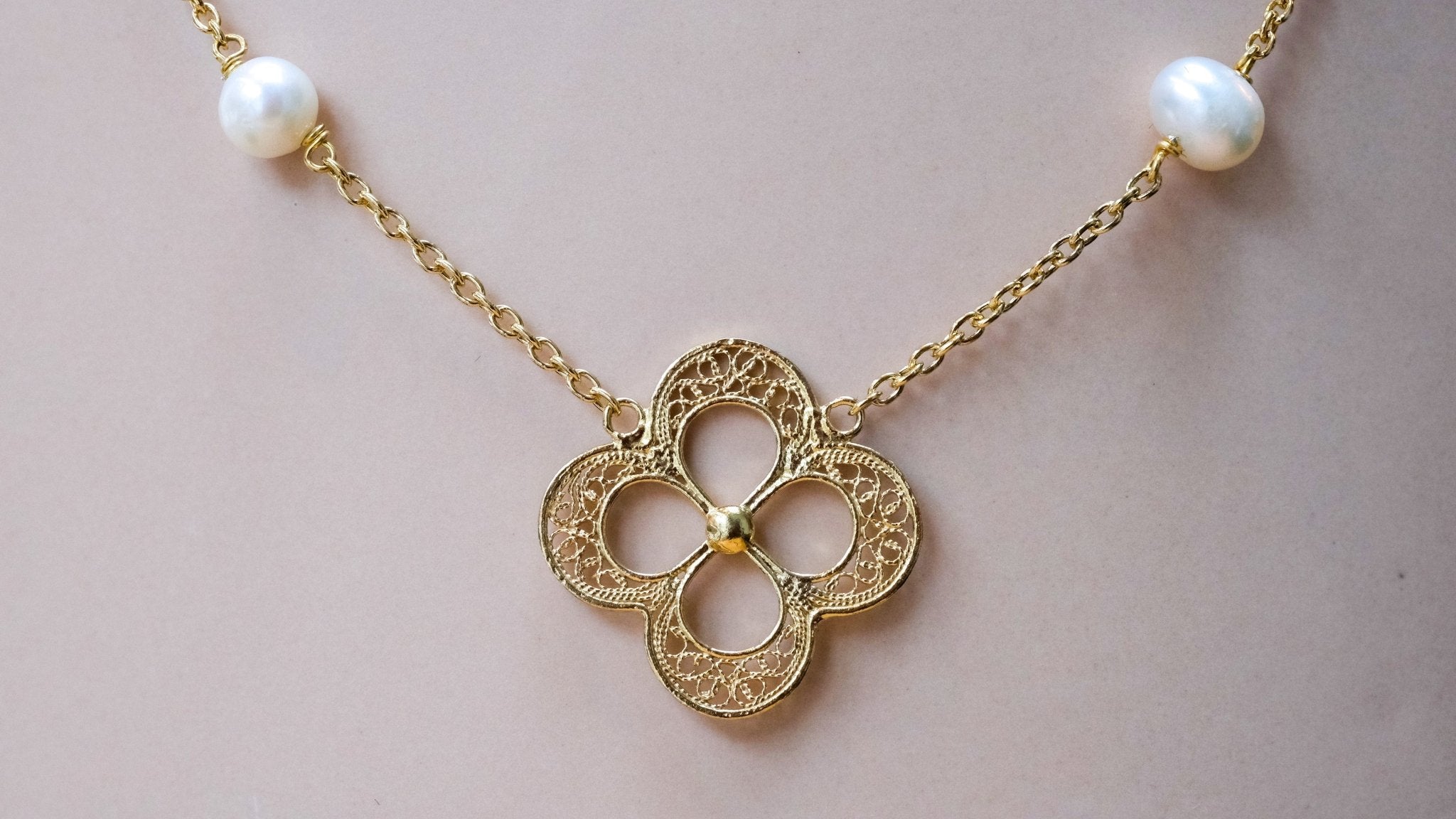 Vergulde ketting met filigraan en parels - Dona Aurora