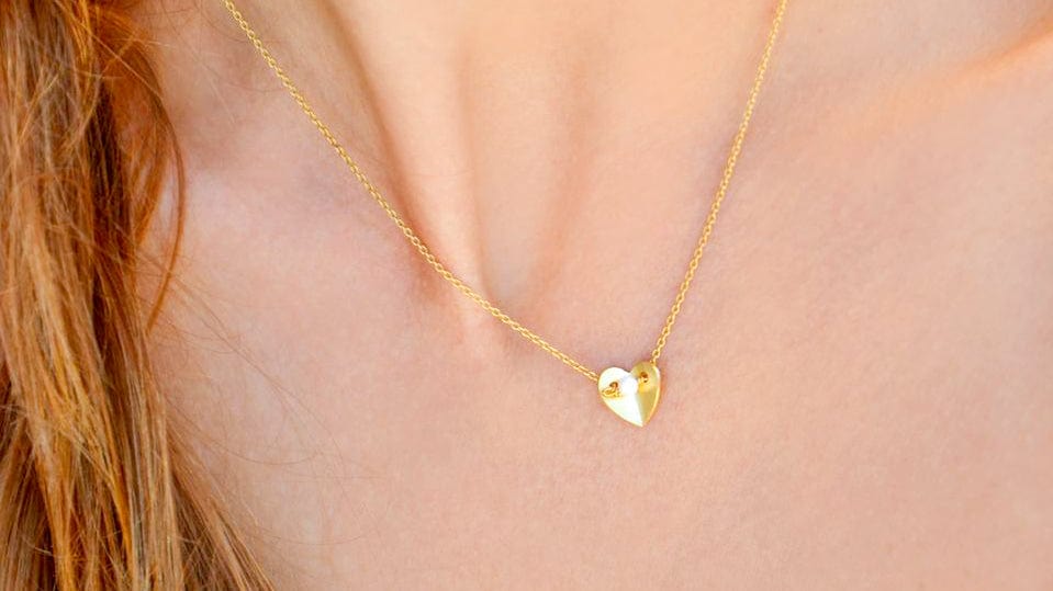 Vergulde ketting met hart en parel - Dona Aurora