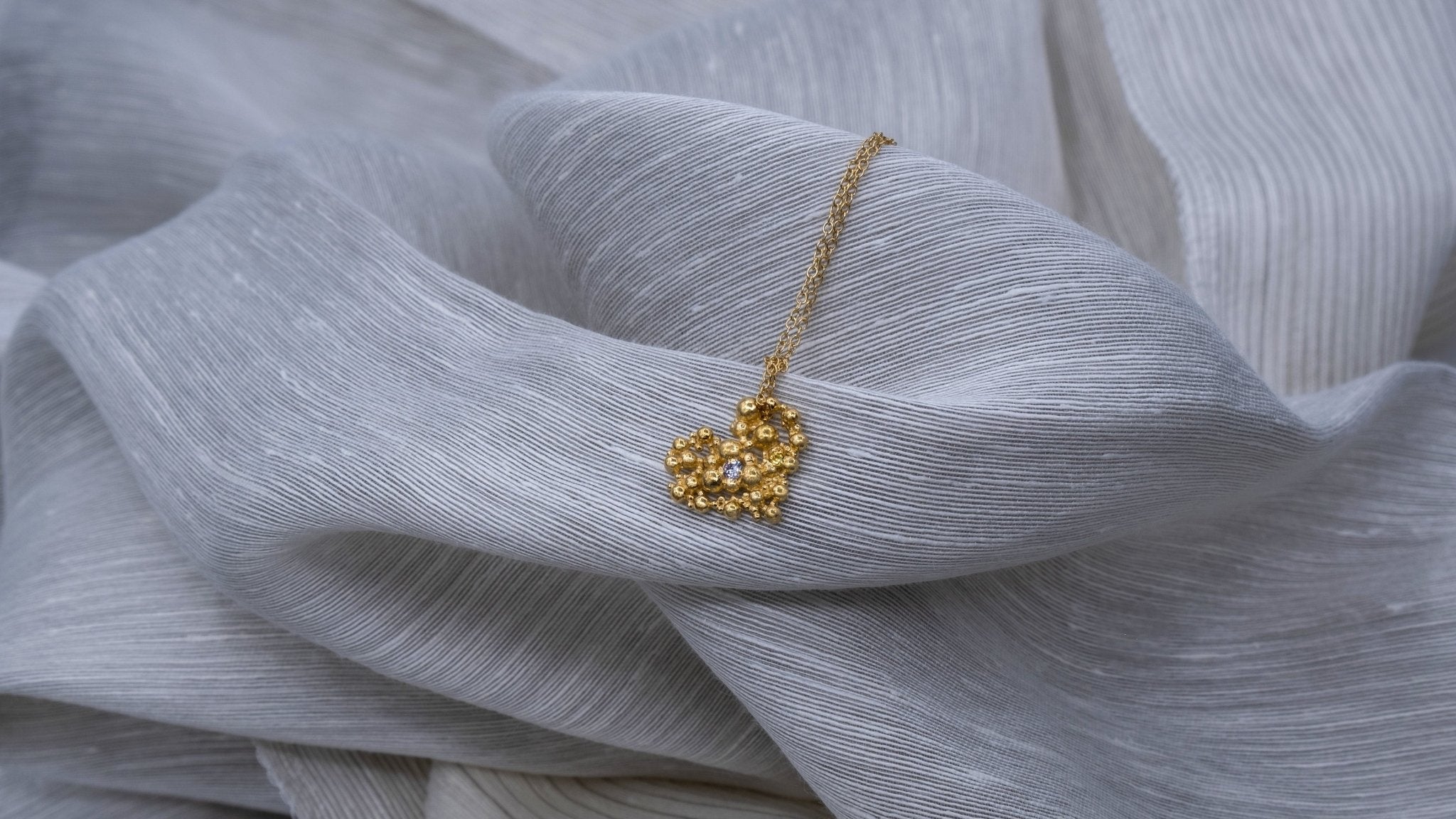 Vergulde ketting met hartje en zirkonia’s - Dona Aurora