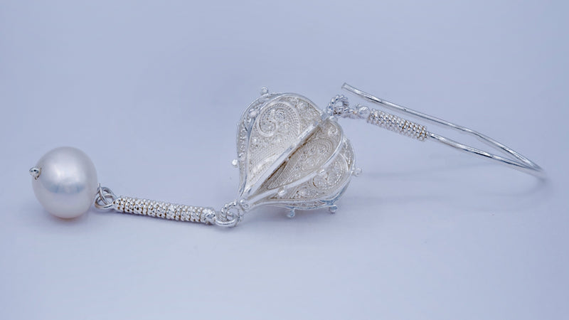 Zilveren oorbellen met filigraan en parel Nana
