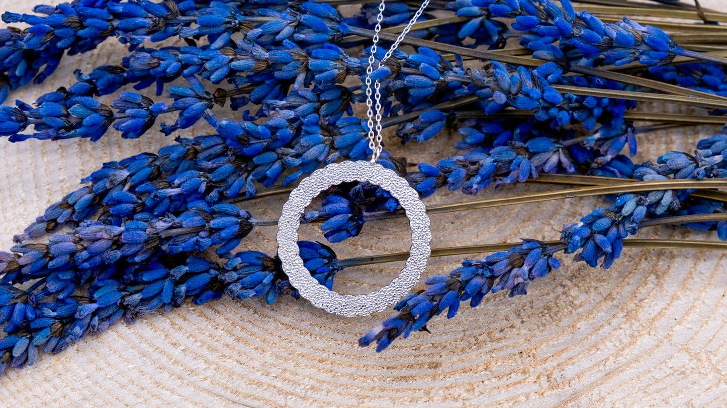 Zilveren ketting met ronde hanger - Dona Aurora